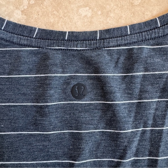 Lululemon Gray Stripe V Neck Short Sleeve Womens Size S T Shirt Activewear - Picture 9 of 9